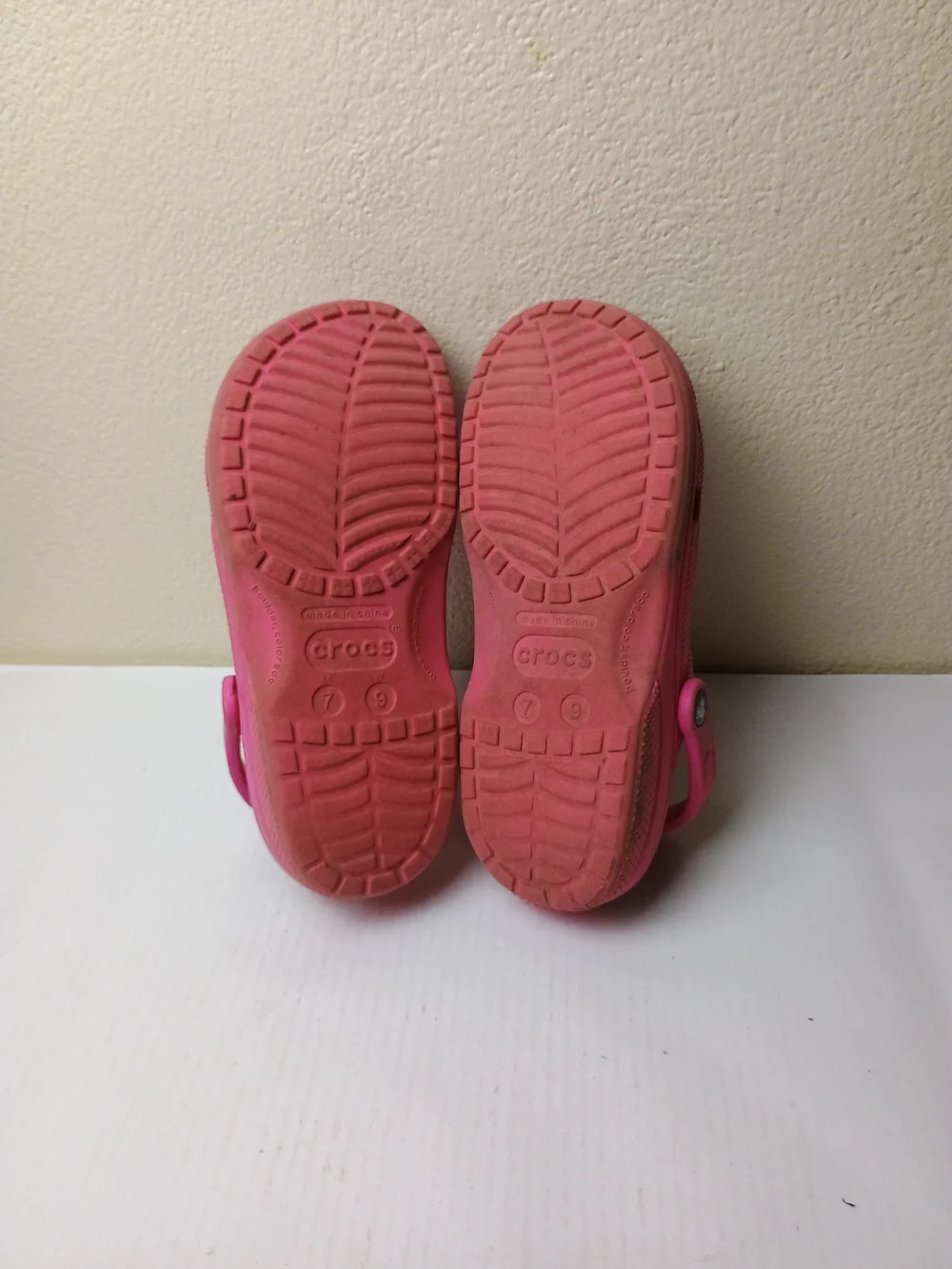 CROCS Toddler Girl 9 Classic Clogs - Hot Pink